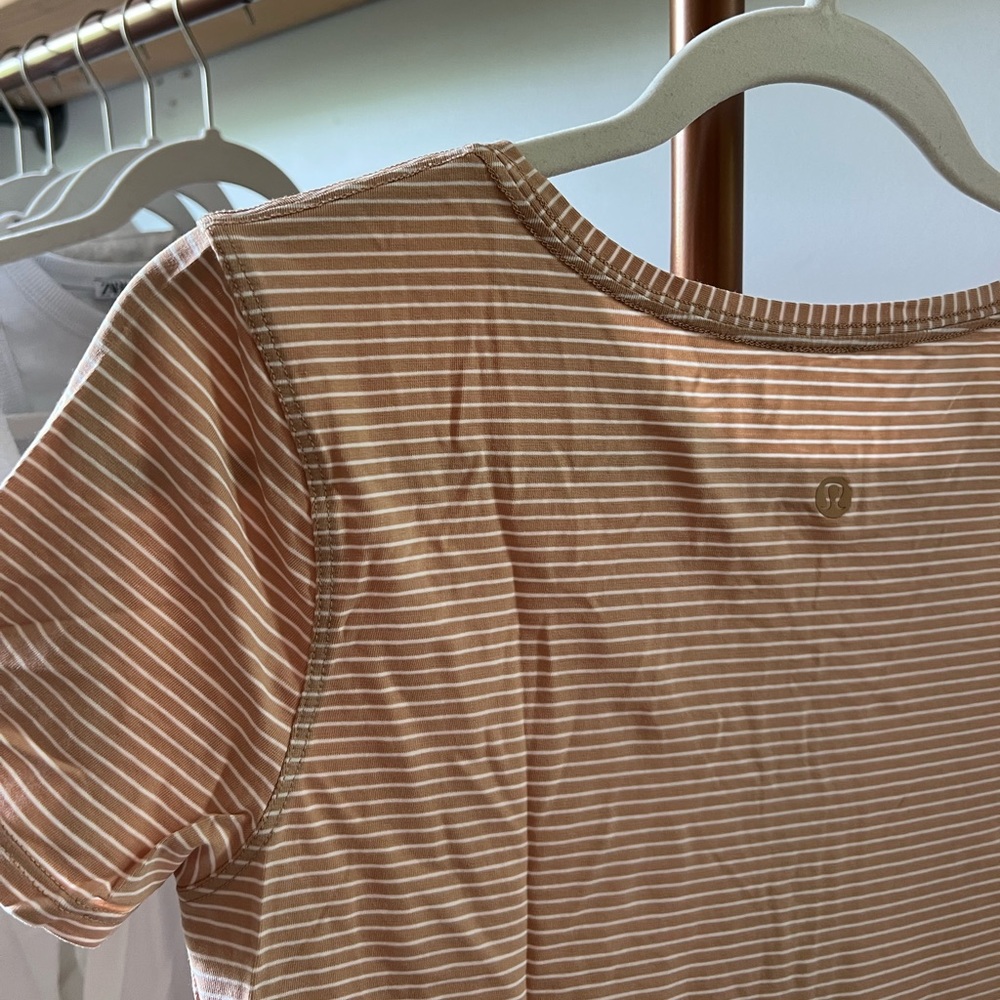 Lululemon Tshirt